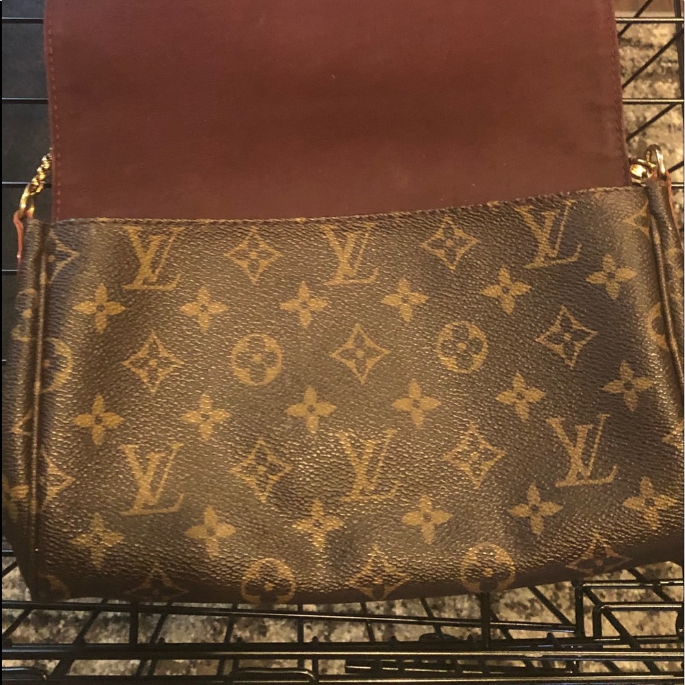 Louis Vuitton Favorite MM Crossbody Bag